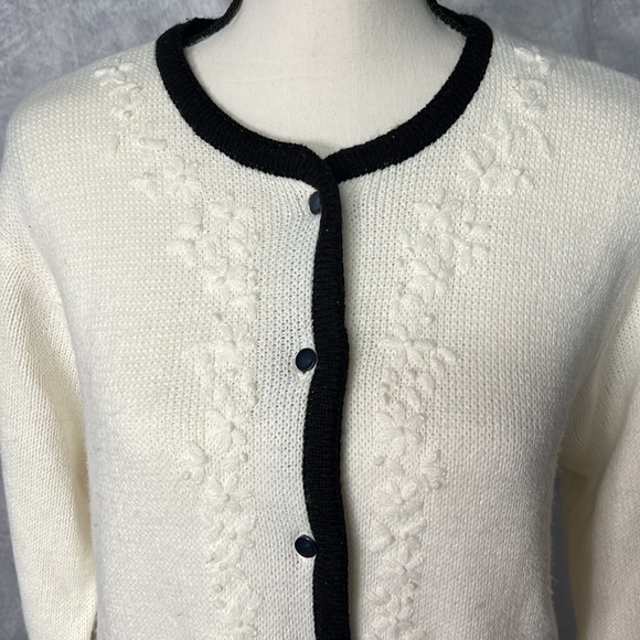 Croft & Barrow Cream & Black Floral Embroidery Detail Button Front Cardigan - SM - Picture 2 of 15